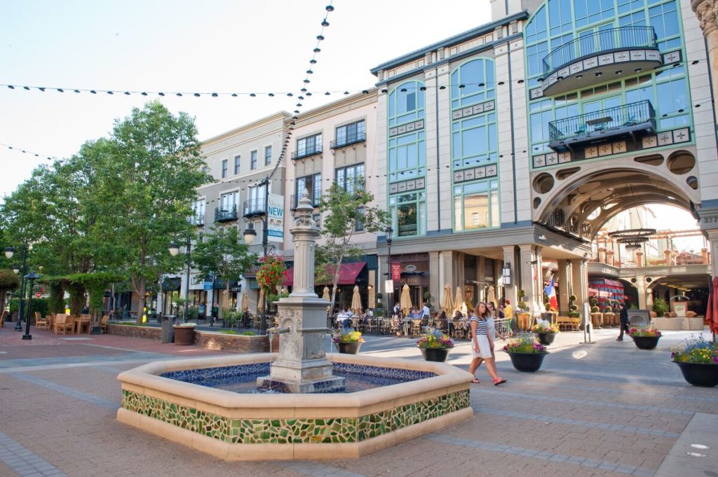 santana row shops next to water fountain and trees